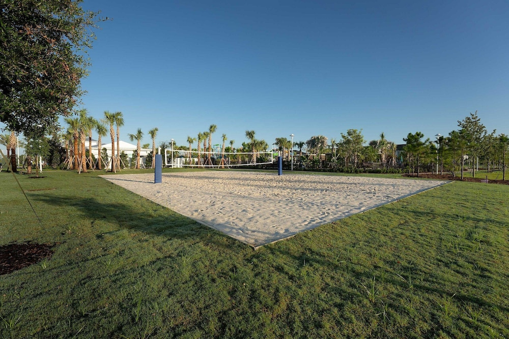 Luxury 5BR w/ Private Pool Windsor