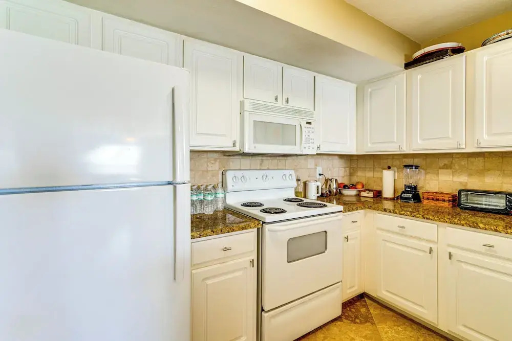 3 Mi to Dtwn Fort Myers: Condo w/ Pool Access