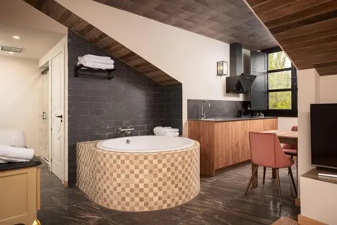 SUITE 1907 AVILES