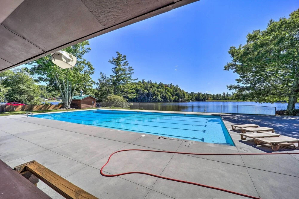 Lake & Pool Access! Outdoorsy Getaway in Newland