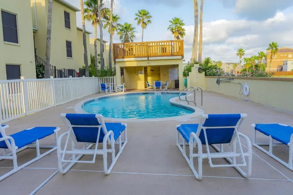 Clean Updated Condo w/ Pool 1/2 a Block to Beach 2 Bedroom Home by Redawning
