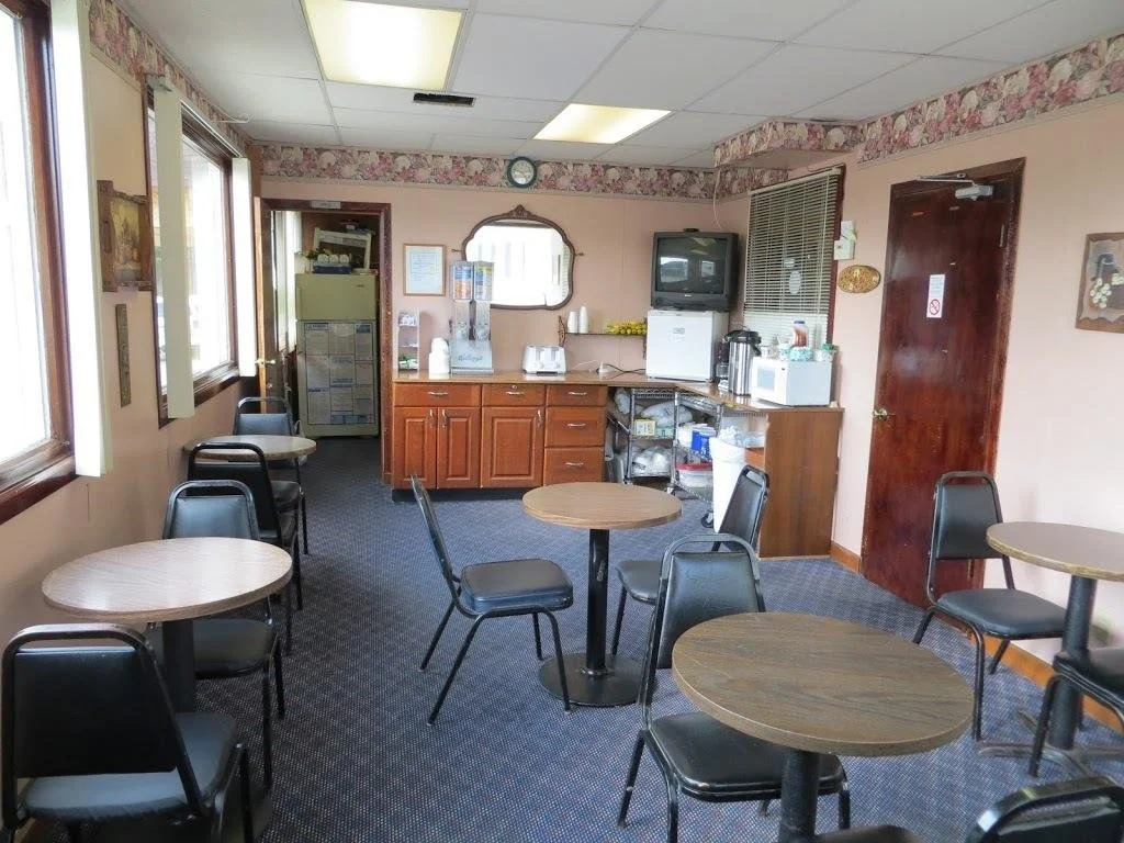 Bluffs Inn & Suites