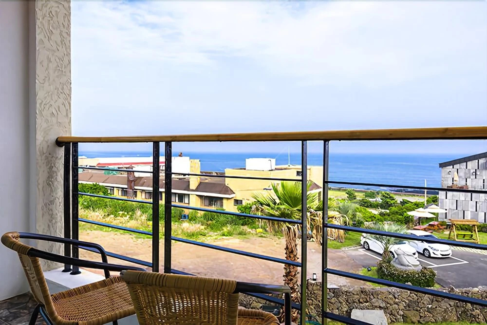 Seogwipo Hill on the Sea Pension