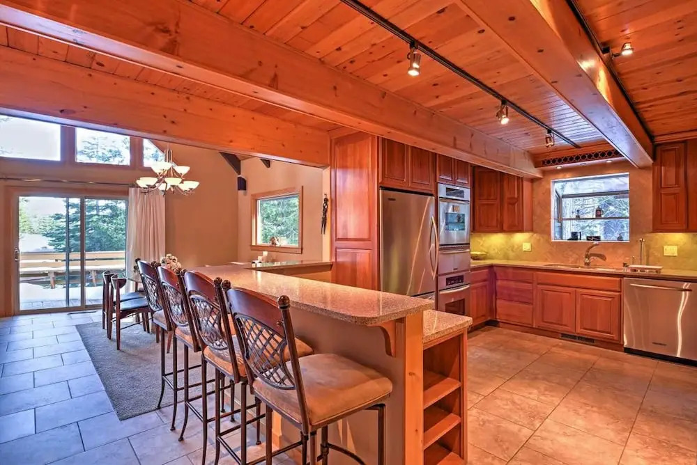 Tahoma Cabin Steps to Hiking Trails & 1 Mi to Lake!