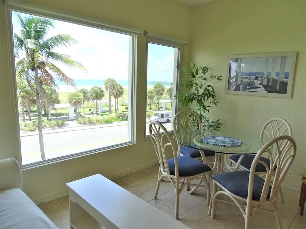 Sunset Royale - 300 2 Bedrooms 2 Bathrooms Condo