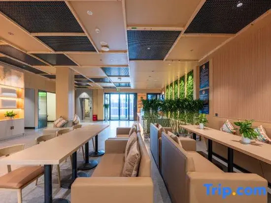 TRUE GO Hotel (Beijing Fangshan Liangxiang Station Longhu Tianjie Branch）