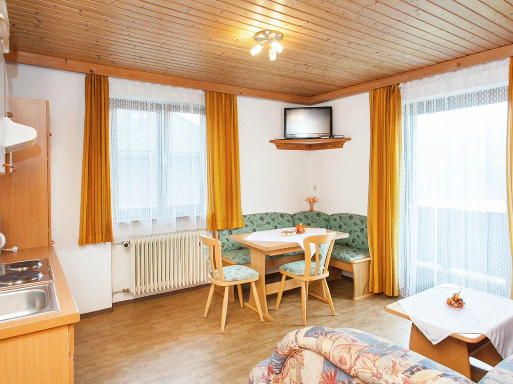 Sunny Hillside Apartment in Mittersill near Public Transport