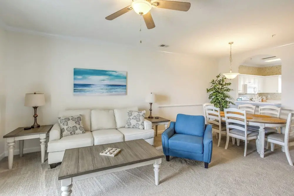 7 Mi to Myrtle Beach Boardwalk: Condo w/ Balcony!
