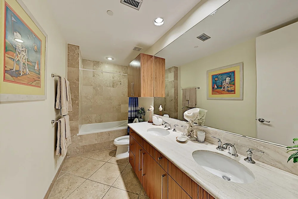 Opulent Beachfront W/ Pools, Spa & Theater 3 Bedroom Condo