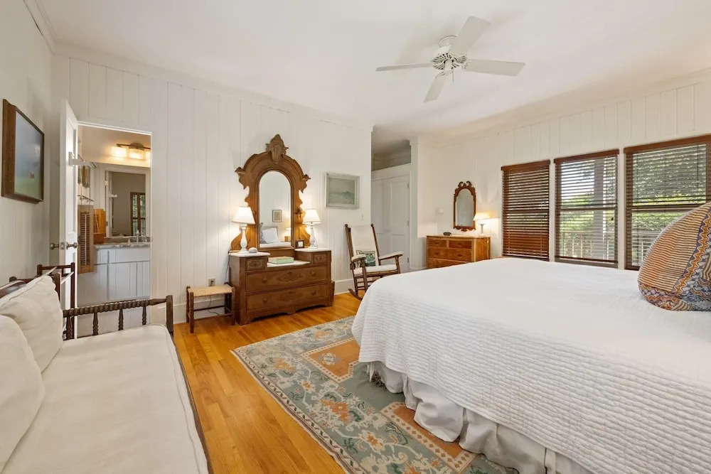 Natural And Serene Home Away From Home 5 Bedroom Home by Peace Vacations