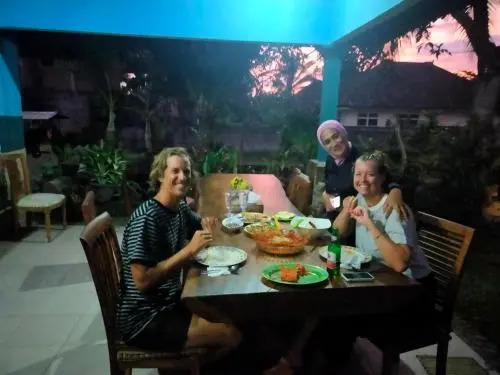 Bali Bungalow Medewisurf-homestay