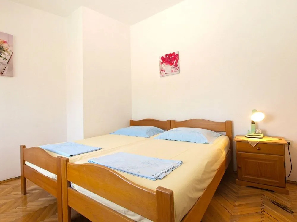 Apartment 1669