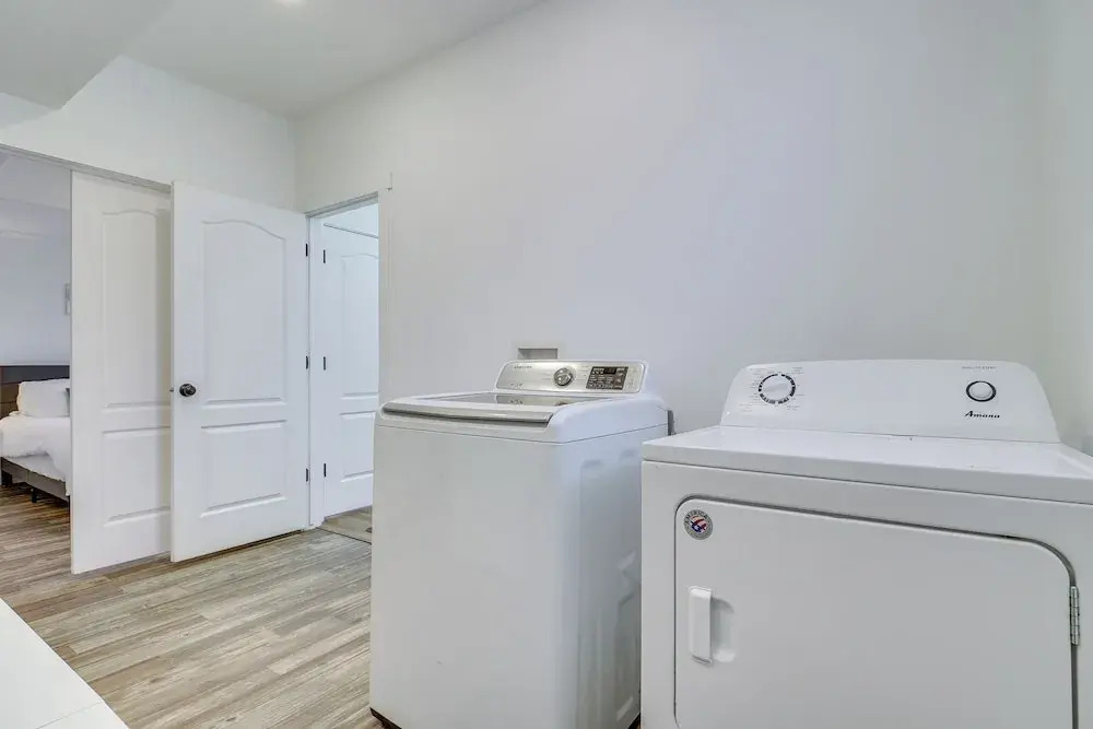 Stunning Peak Views Near Utah Lake! Cozy Getaway