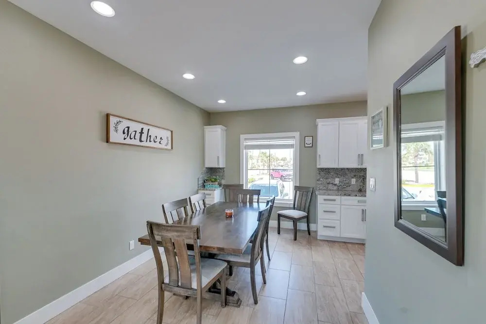 Bright, Modern Corpus Christi Condo: 2 Mi to Beach