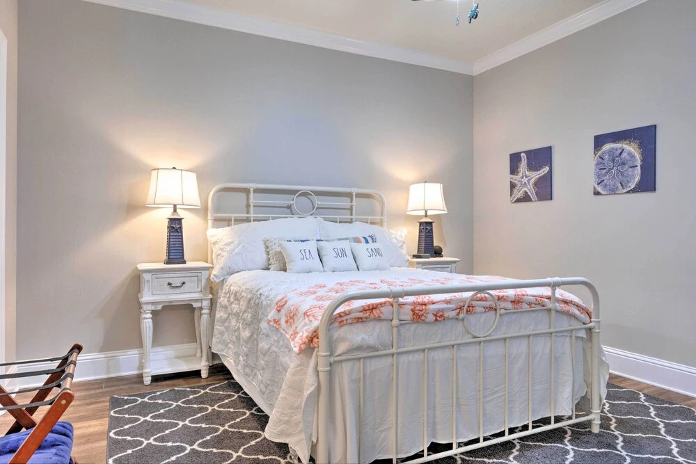 Sunny First-floor Condo w/ Ocean-view Balcony!