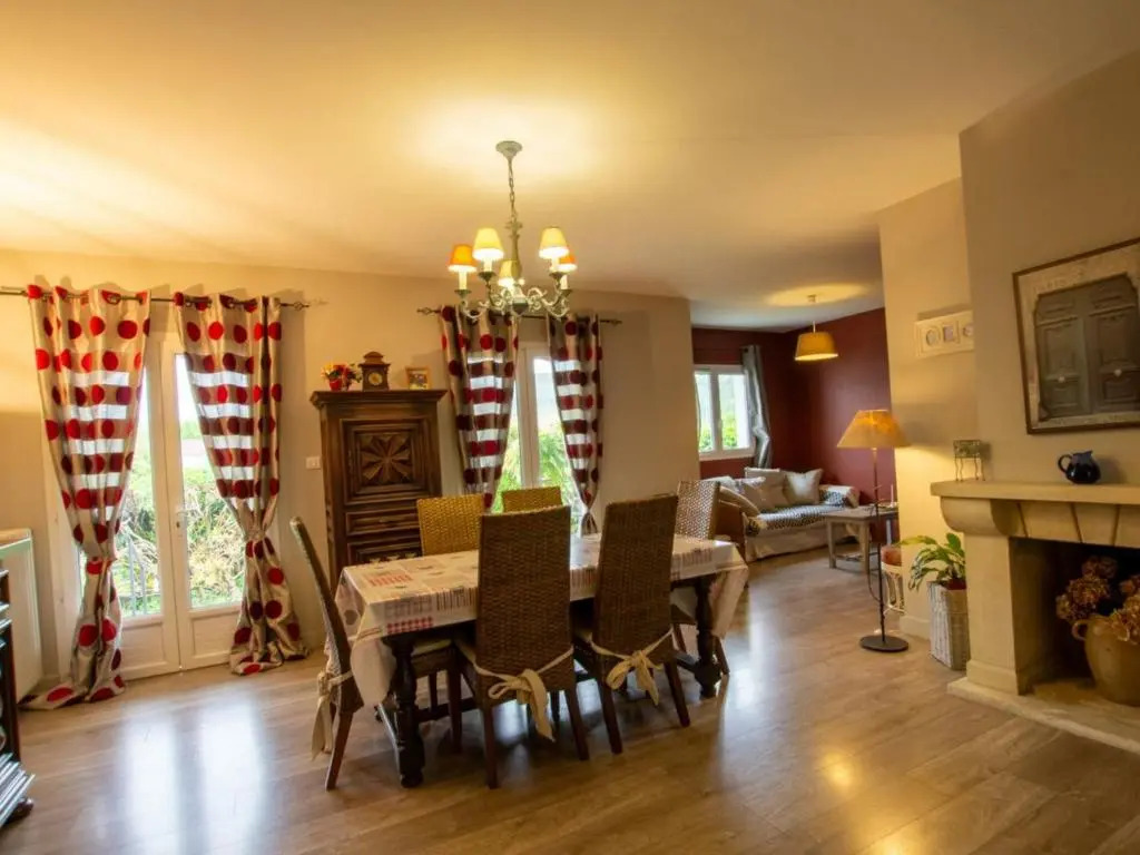 Maison rénovée avec WiFi et terrasse à Trélissac - FR-1-616-74