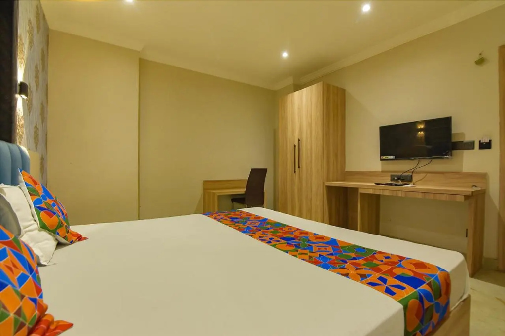 FabHotel Seventy Seven
