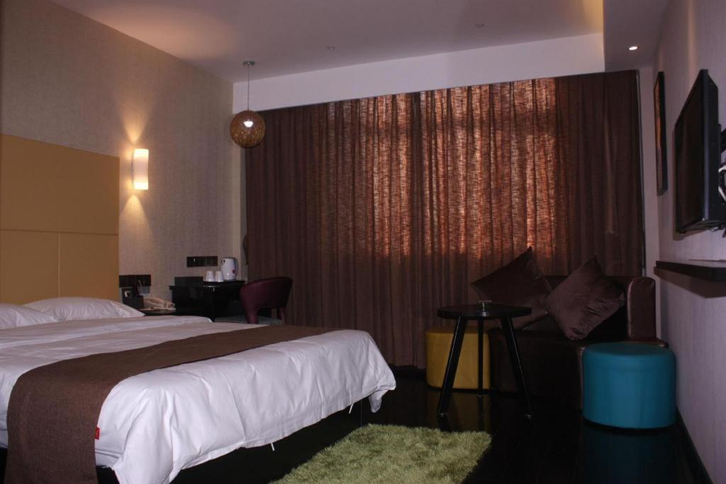 Shankee Hotel (Zhoukou Chuanhui District Red Star Macalline)