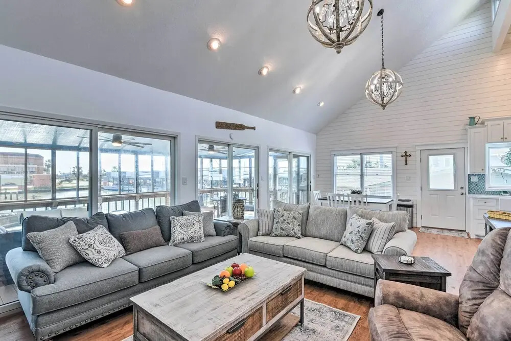 Freeport Home w/ Boat Dock < 2 Mi to Beach!