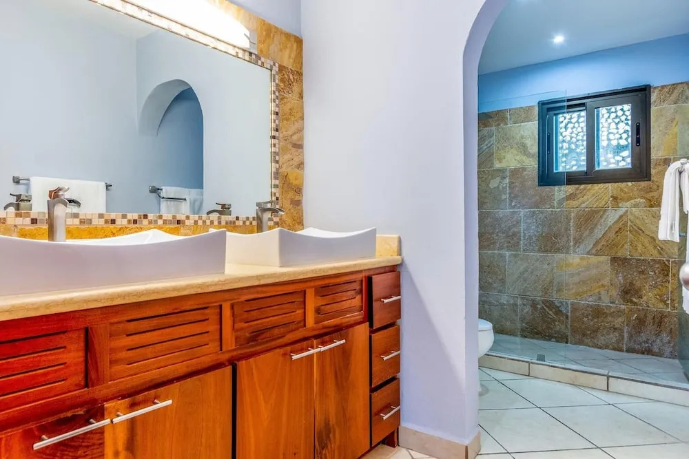 2 Bedroom Ocean-View Condo with Pool