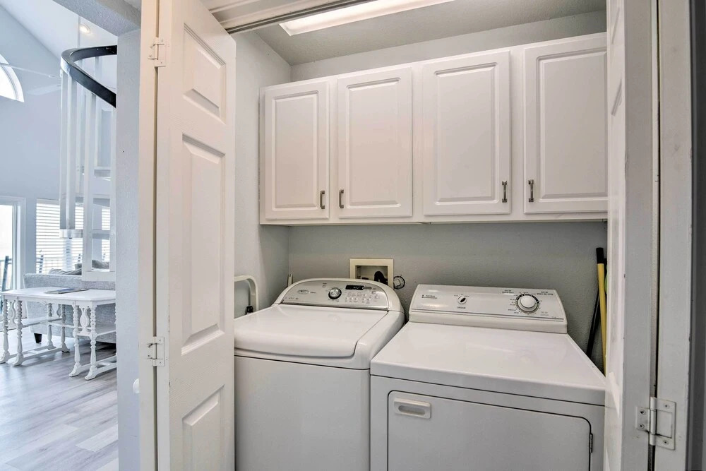 Oceanfront Galveston Home - Walk to Beach!