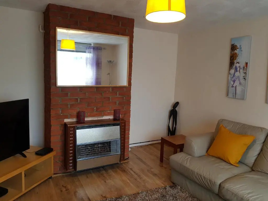 Eddiwick House - Huku Kwetu Dunstable -Spacious 4 Bedroom House - Beds Suitable for Builders and Contractors