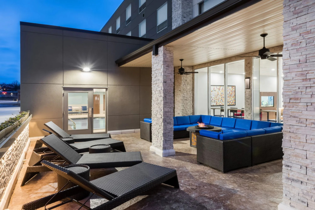 Holiday Inn Express & Suites West Plains Southwest by IHG