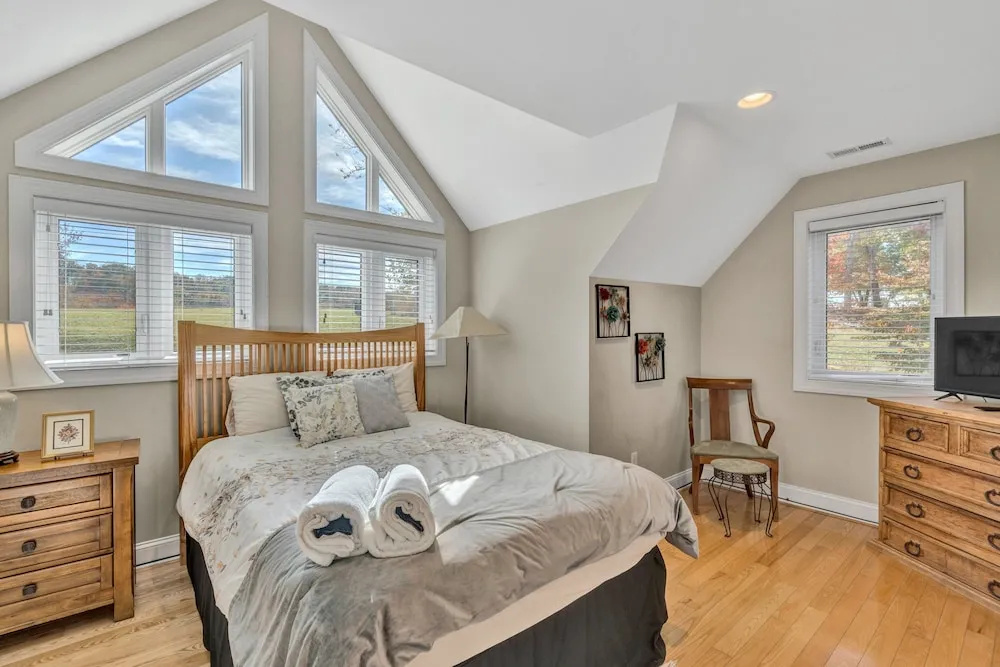 Osprey Cove - Custom Lakefront Home With 2-story Dock, Wifi, Game Room and Fireplace