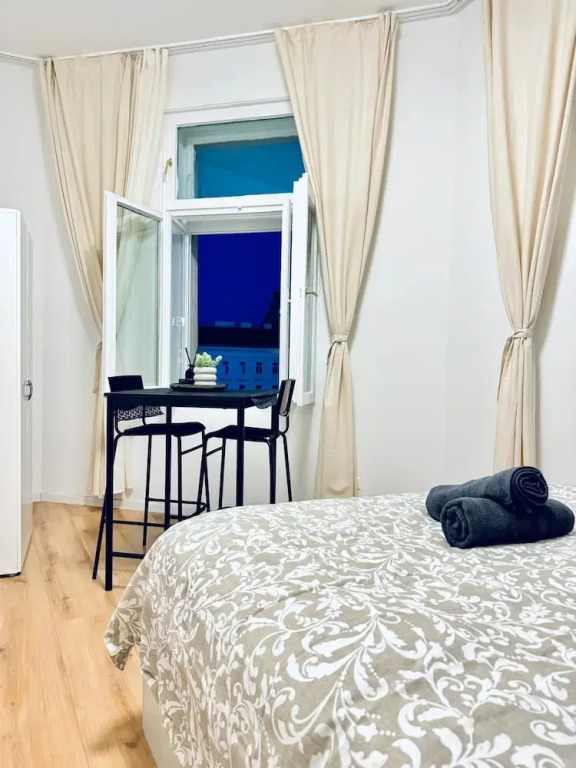 Elegant 4BR Apt Near Westbahnhof