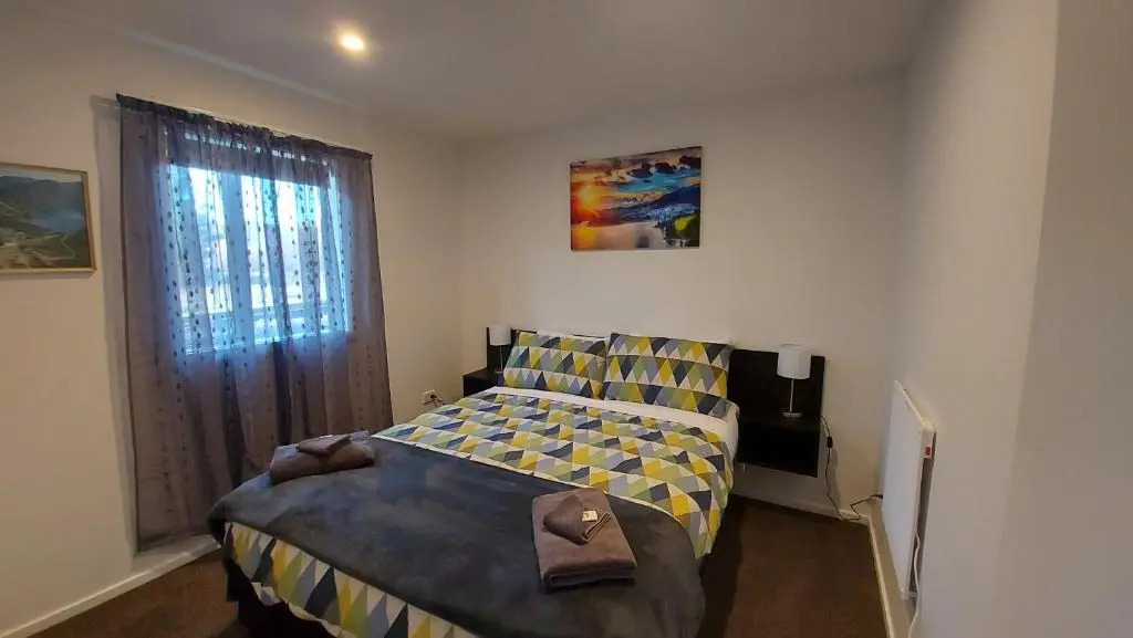 LAKE ESCAPE - Brand new warm and quiet two bedroom Apartment