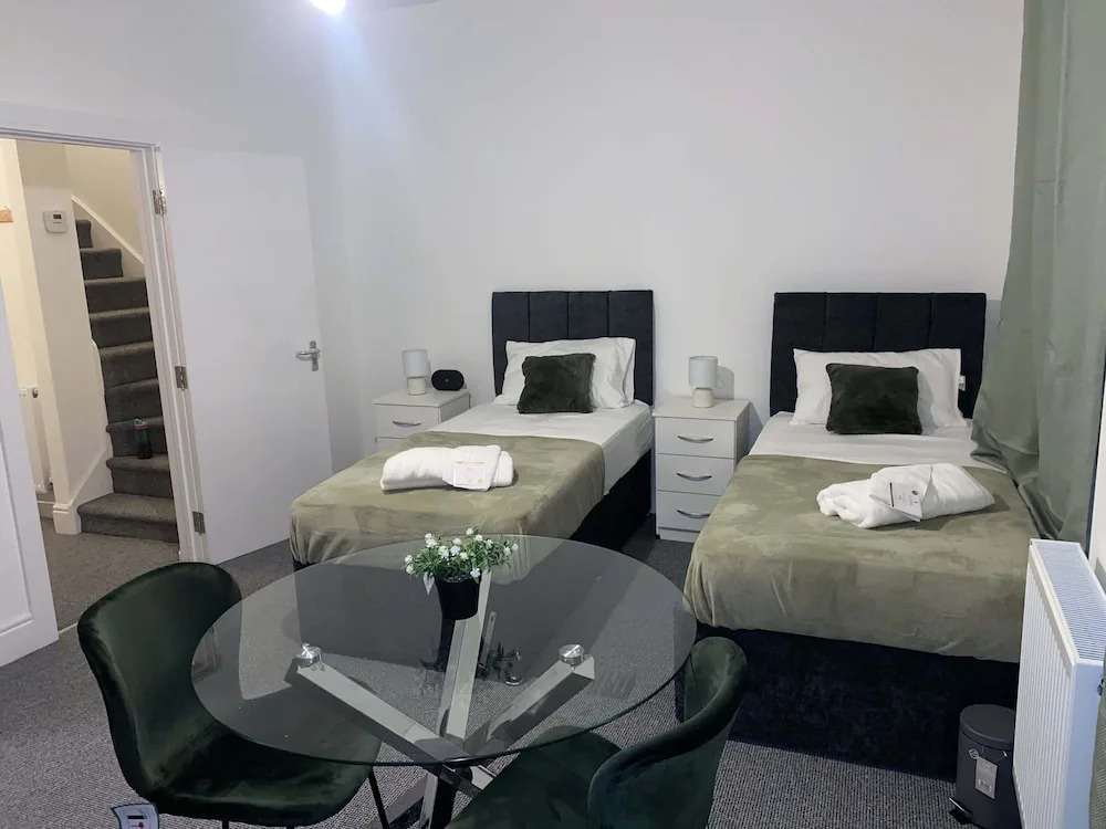 Cosy 3BD Guesthouse. Private Bathrooms