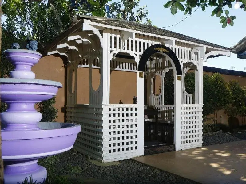 Purple Fountain Inn & Hostel