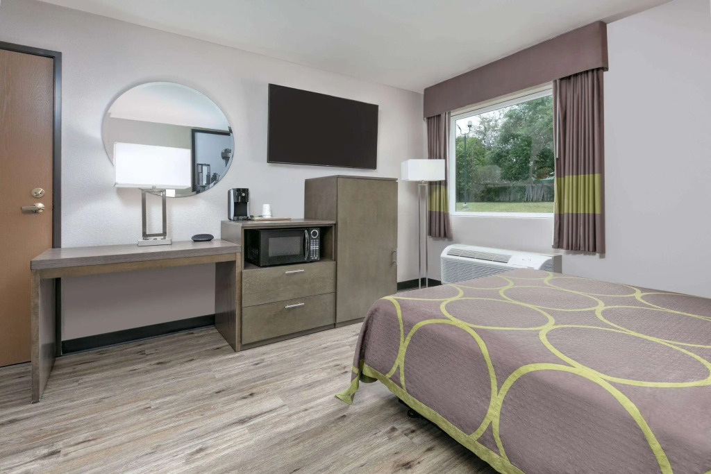 Super 8 by Wyndham Waxahachie TX