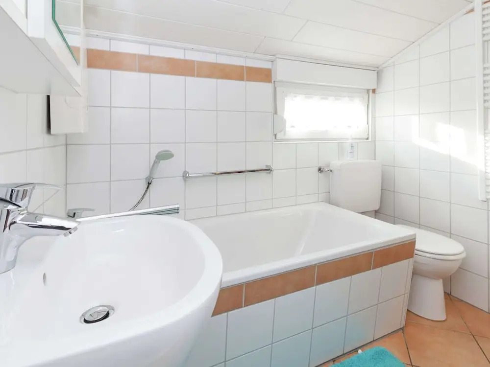 Ruhiger Bungalow am Hennesee mit Terrasse