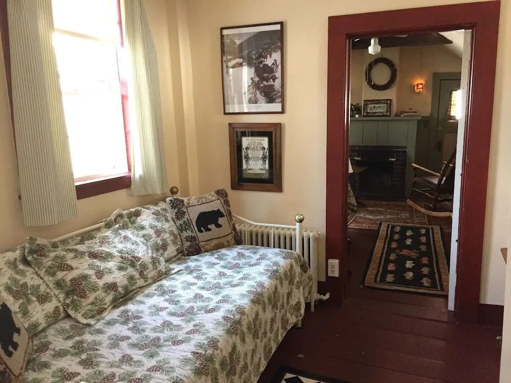 The Ira Allen House