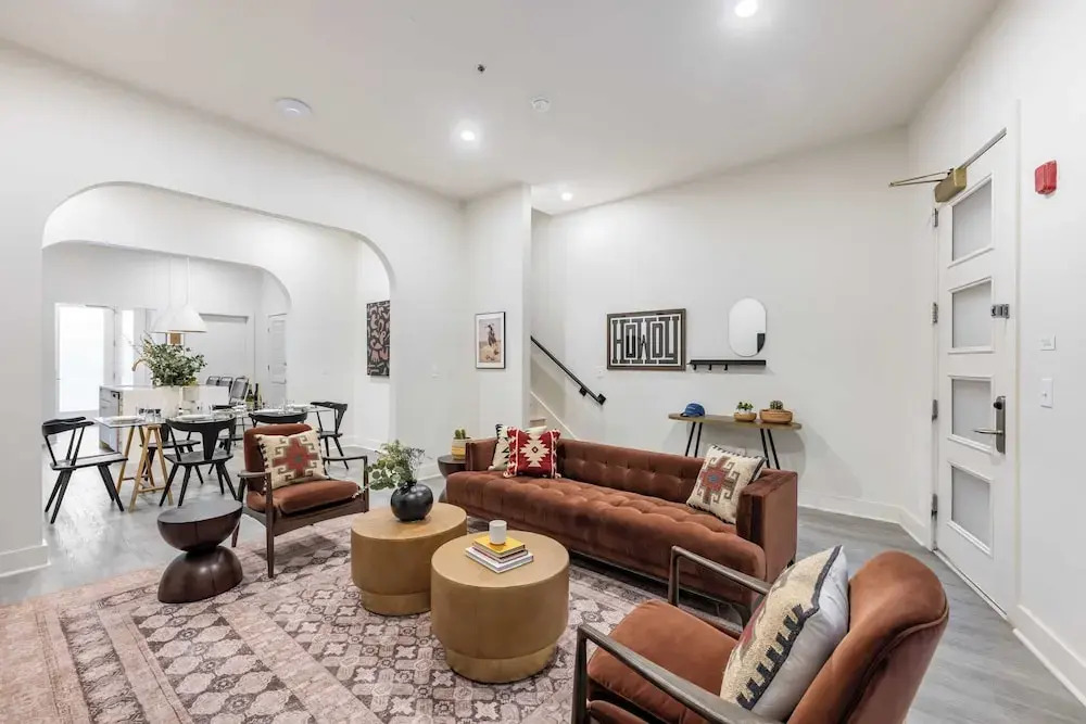 Sleeps 28 2 Units Near DT Nashville Outrider by Avantstay