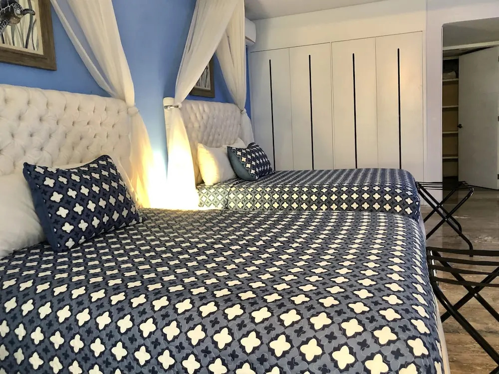 Lovely Luxury Home Near the Beach, 10 ppl