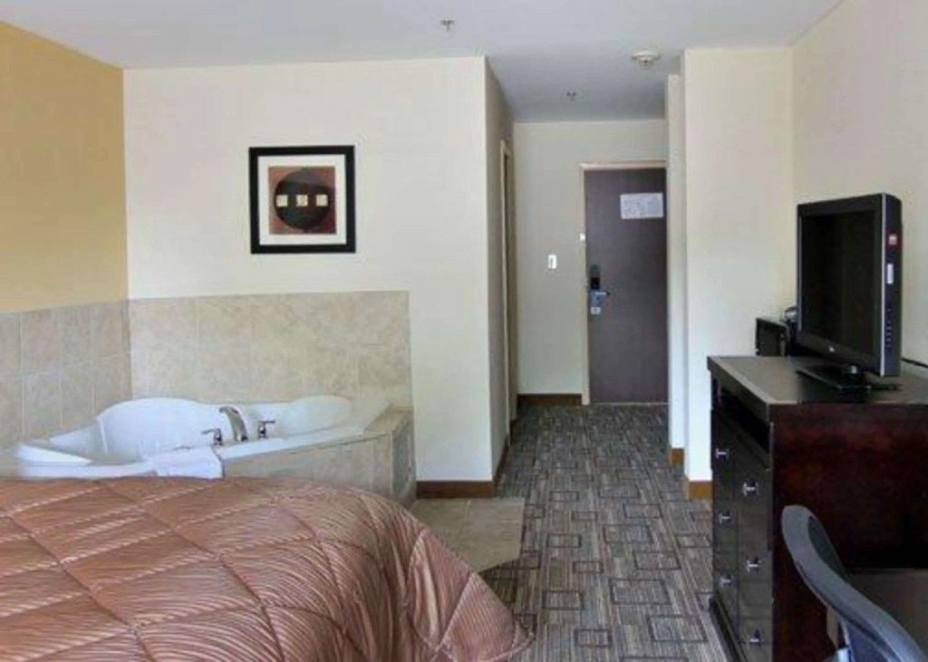 Quality Inn & Suites Greenville - Haywood Mall