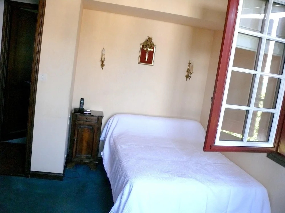 House With 6 Bedrooms in Saint-jean-de-luz, With Wonderful Mountain Vi