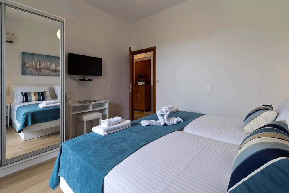 Apartment Michelle - 2 Bedrooms,Terrace, Sea View