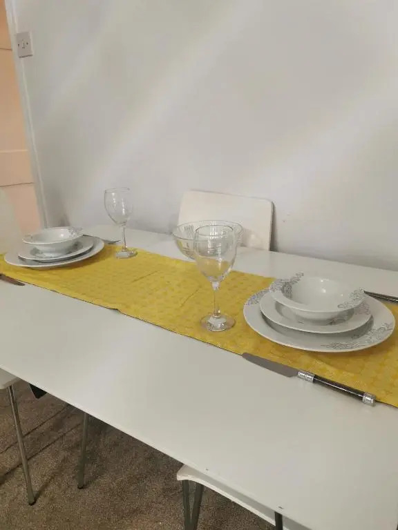 Market View, 1 bedroom unit in the heart of Leek
