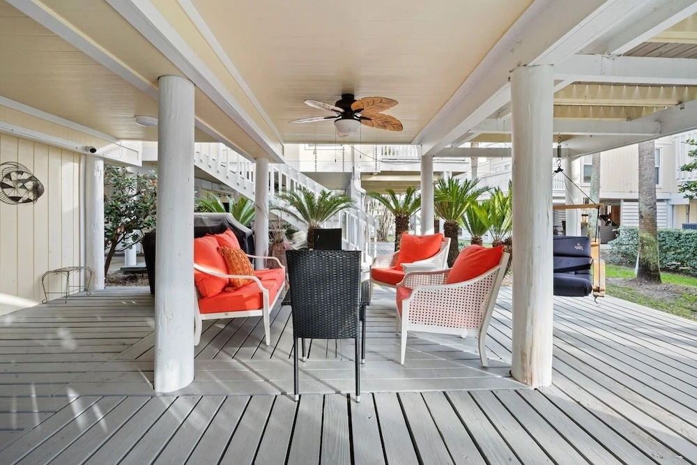 Happy Beach Villa 3 Bedroom Condo by RedAwning