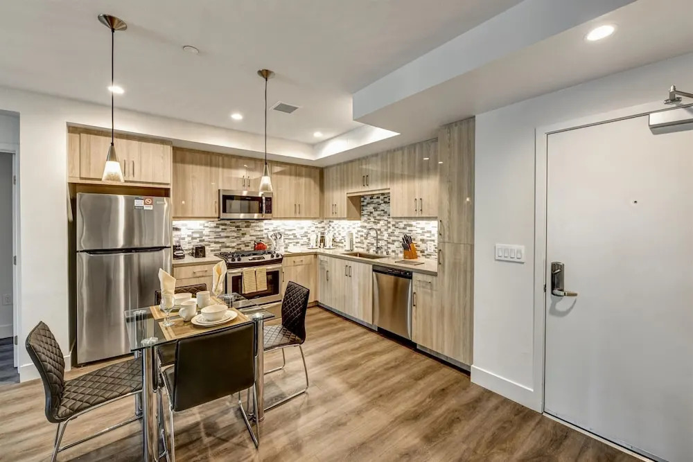 Global Luxury Suites Irvine