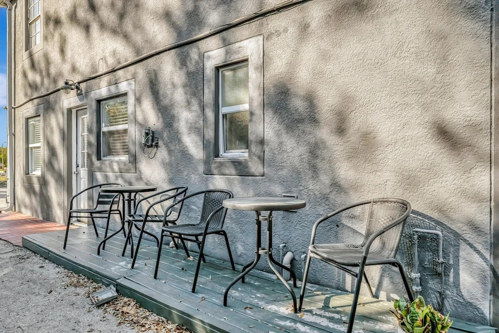 Swann Ave 2B Sleeps 6 Walk 2 Bayshore Hyde Park