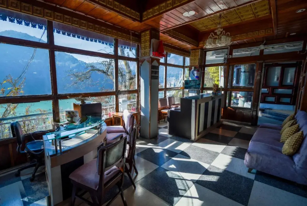 Hotel Silverton (180 lake view)