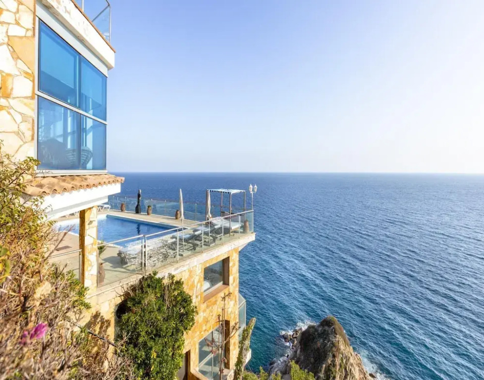 Villa in Cala Canyelles With Sea Views & Pool