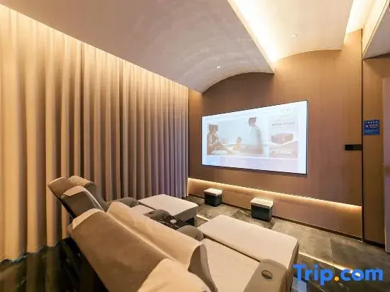 Ritz Dknton Hotel