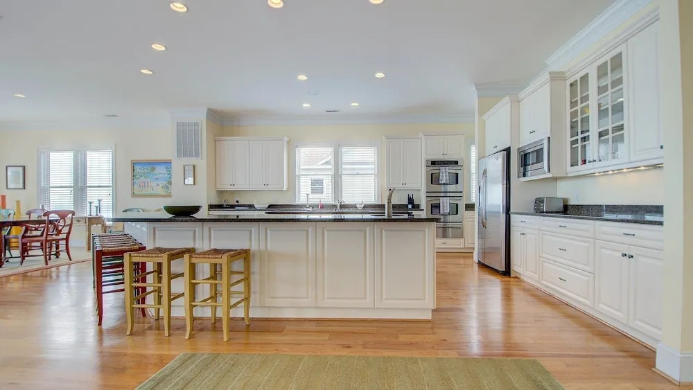 Come Seek A Higher Porpoise! 6 Bedroom Home by Peace Vacations