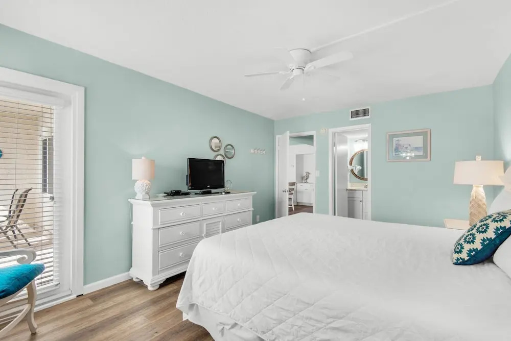 Holiday Surf and Racquet Club 710