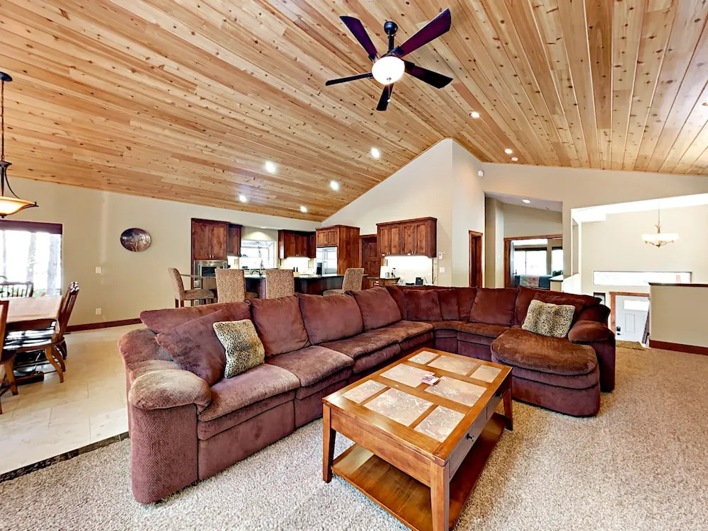 High End Executive Tahoe Home by RedAwning